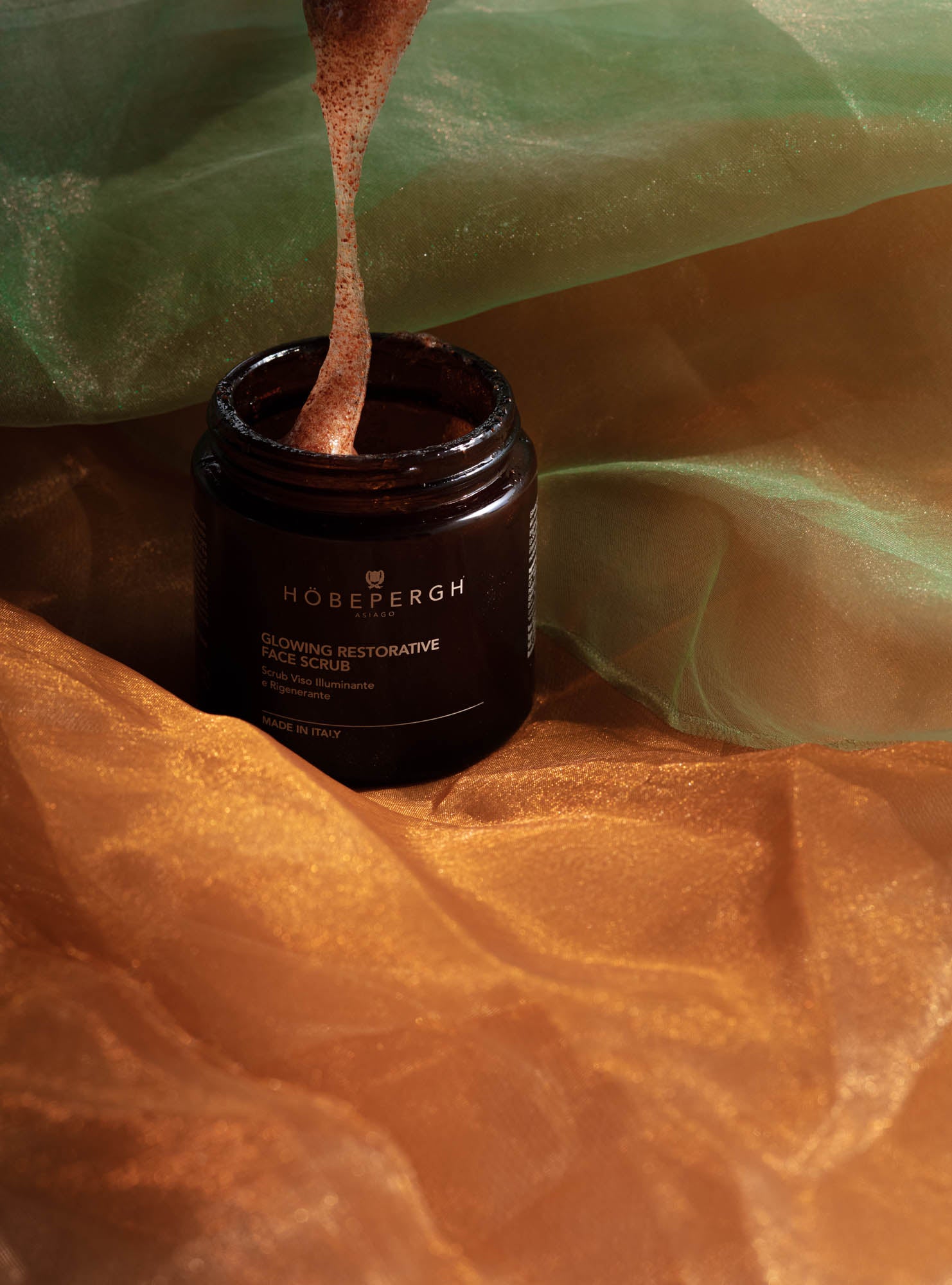 GLOWING RESTORATIVE FACE SCRUB 