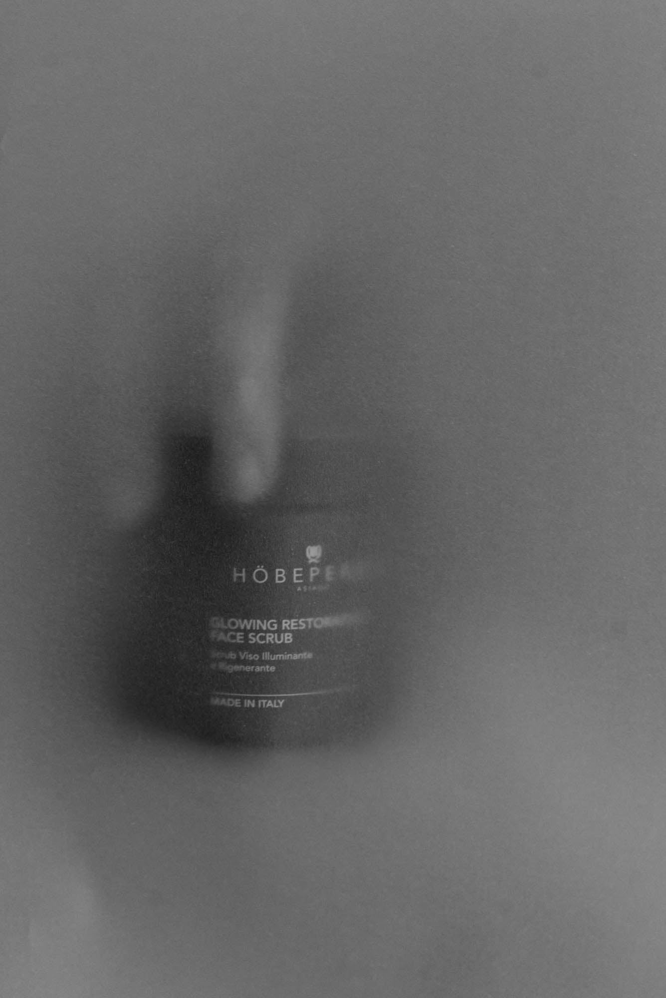 GLOWING RESTORATIVE FACE SCRUB 